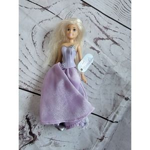Barbie - The Magic Pegasus Doll Princess Annika Blonde Hair Purple Dress 5 ¾"